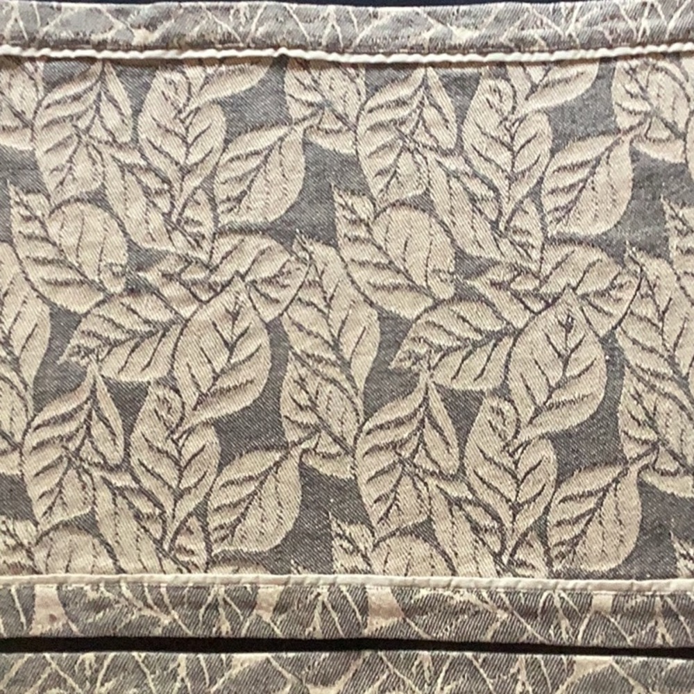 Two Leaf placemats, beige and gray